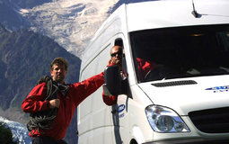 Mercedes van Mt Blanc