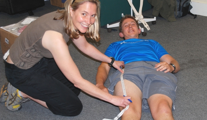 Liesl Wandrag measures Dr Oli Burdall's leg length